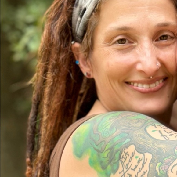 Meet your Posher, Alicia - Picture 1 of 1